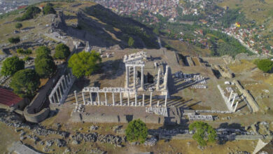 Bergama’daki Akropol Ören Yeri’nin kuş bakışı fotoğrafı.