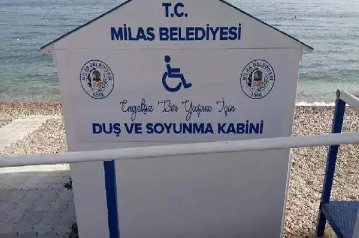 Milas Belediyesi tarafından yapılan duş ve soyunma kabini.