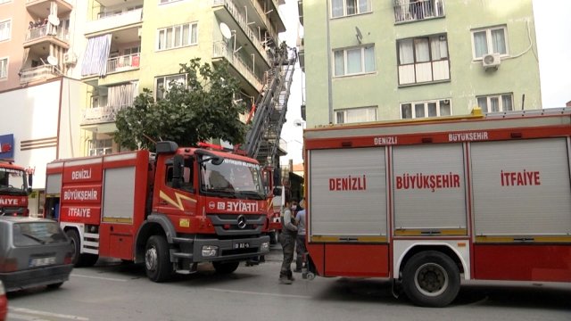 İtfaiye araçları arka arkaya olay yerinde.