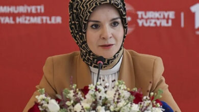 Aile ve Sosyal Hizmetler Bakanı Mahinur Özdemir Göktaş, bir basın toplantısında konuşma yapıyor.