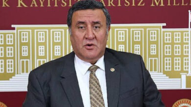 CHP Niğde Milletvekili Ömer Fethi Gürer, TBMM'de basın açıklaması yapıyor.