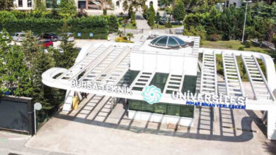 Bursa Teknik Üniversitesi'nin giriş kapısı görselde var.