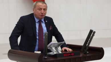 Milletvekili Hakan Şeref Olgun, TBMM kürsüsünde konuşuyor.