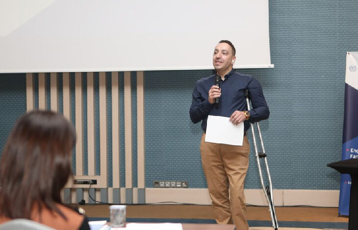 Engelsizkariyer.com’un kurucusu Mehmet Kızıltaş etkinlikte konuşma yapıyor.