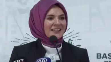 Aile ve Sosyal Hizmetler Bakanı Mahinur Özdemir Göktaş, Başakşehir Belediye Başkanı Yasin Kartoğlu ile ilçeye kazandırılan Bizim Çınarlar Yaşam Merkezi'nin hizmete alım töreninde konuşma yapıyor.