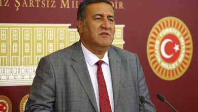 CHP Niğde Milletvekili Ömer Fethi Gürer, Türkiye Büyük Millet Meclisi’nde basın açıklaması yapıyor.