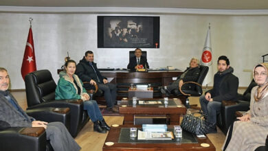 Balıkesir İl Müftüsü Hasan Hayri Yaşar’ı makamında ziyaret eden valilik ve Aile ve Sosyal Hizmetler Bakanlığı yetkilileri görüşme gerçekleştiriyor.