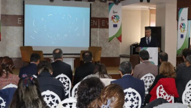 Fotoğrafta, İŞKUR Eskişehir İl Müdürü Fatih Acar, "İstihdam İçin Engel Yok" projesi sempozyumda konuşma yapıyor.