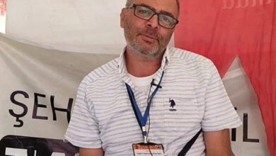 Engelsiz Sosyal Yaşam ve Yardımlaşma Derneği Başkanı Mert Erol Turmuş, fotoğrafta yer alıyor.