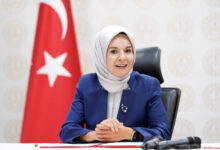 Aile ve Sosyal Hizmetler Bakanı Mahinur Özdemir Göktaş, katılmış olduğu programda konuşma yapıyor.