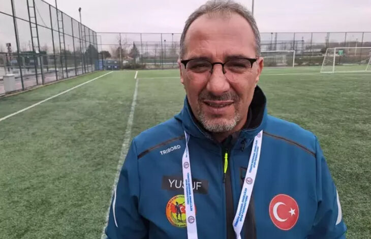 TSK Rehabilitasyon Merkezi Engelli Spor Kulübü Ampute Futbol Takımı Antrenörü Yusuf Yıldız fotoğrafta yer alıyor.