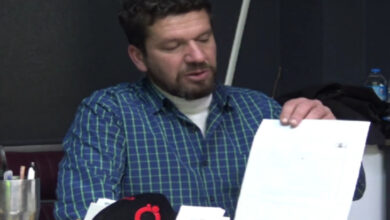 Engelli birey Yasin Taştekin basın mensuplarına yaşadığı sorununu anlatıyor.