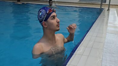 Muharrem Kavala havuzun içinde.