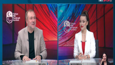 Paralimpik Spor Programının sunucusu Nilüfer Gönenden ve Türkiye Özel Sporcular Federasyonu Başkanı Birol Aydın'ın yayın görüntüsü iki kolajda yer alırken sağ alt köşede işaret dili tercümanı kadın çeviri yapıyor.