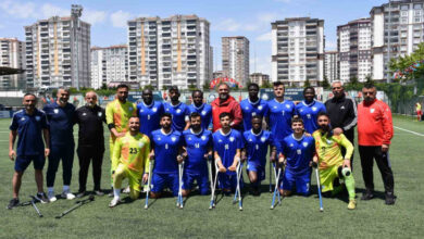 Şahinbey Belediye Spor Kulübü Ampute Futbol Takımı, teknik kadro sahada.