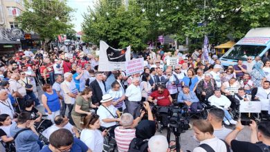 Engelli Dernekleri eylem ve basın açıklaması yapıyor.