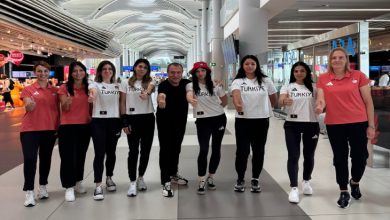 Başkan Birol Aydın ve Özel Para Atletler poz veriyor.