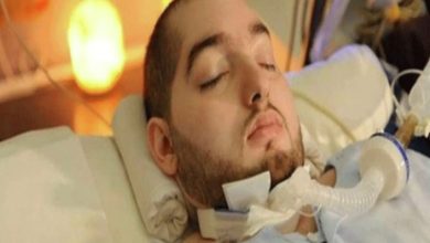 Trakeostomi borusu takılı Prens Velid uyutulurken çekilmiş fotoğraf.