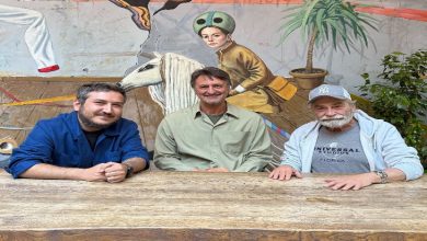 Görselde, Feyyaz Yiğit ve Haluk Bilginer Can Dostum filmi için bir araya geldiler.