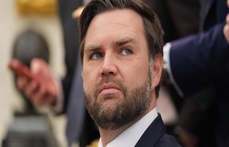ABD Başkan Yardımcısı JD Vance'in portre fotoğrafı.