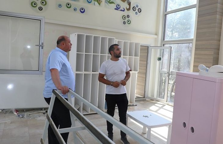 Menderes Belediye Başkanı İlkay Çiçek, yapımı henüz tamamlanmamış olan yeni engelli hizmet biriminde incelemelerde bulundu.