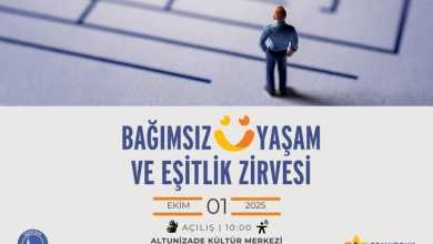 Etkinlik afişinde, küçük bir insan figürü karmaşık bir labirentin önünde duruyor. Bu görsel, bağımsız yaşam ve eşitlik yolunda karşılaşılan zorlukları simgeliyor. Afişte “Bağımsız Yaşam ve Eşitlik Zirvesi” başlığı öne çıkarken, tarih ve yer bilgisi net biçimde belirtilmiş: 1 Ekim 2025, Altunizade Kültür Merkezi, İstanbul. Üsküdar Belediyesi ve Tomurcuk Kooperatifi logoları da yer almakta.