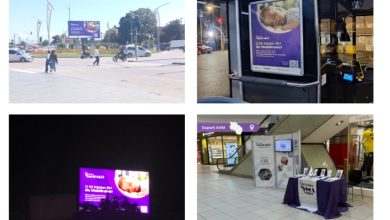 Görselde, Türkiye SMA Vakfı’nın farkındalık kampanyasına ait açık hava reklamları, otobüs içi afiş, dijital pano ve AVM standı yer alıyor. Mesajlar mor zemin üzerine yerleştirilmiş. Amaç, toplumu SMA konusunda bilinçlendirmek.