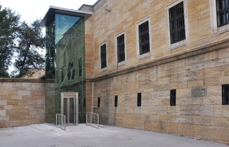 Anıtkabir’de kullanılan engelli asansörü.