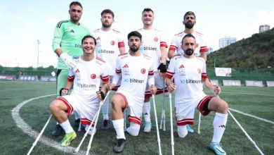 Ampute Futbol Milli Takımımız maç öncesi poz veriyor.