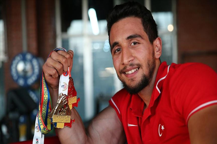 Gülle Atma Milli Sporcusu Fatih Kamuz, Tunus’ta Gümüş Madalya Kazandı