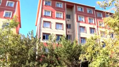 Yangın çıkan binanın dışarıdan fotoğrafı.