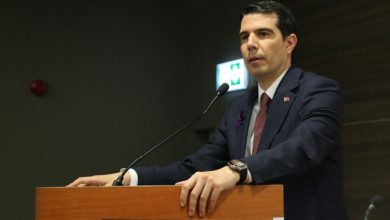 Ankara İl Sağlık Müdürü Uzm. Dr. Ali Niyazi Kurtcebe kürsüde konuşma yapıyor.