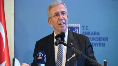 Ankara Büyükşehir Belediyesi Başkanı Mansur Yavaş kürsüde konuşma yapıyor.