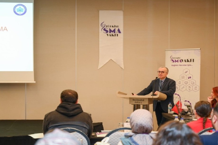 Eskişehir Osmangazi Üniversitesi Çocuk Sağlığı ve Hastalıkları Anabilim Dalı Çocuk Nörolojisi Bilim Dalı öğretim üyesi Prof. Dr. Kürşat Bora Çarman, konuşma yapıyor.