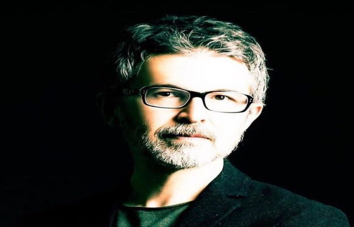 Fotoğrafta Estetik ve Plastik Cerrahi Uzmanı Prof. Dr. Ahmet Karacalar, yer alıyor.