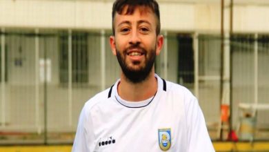 Uğurcan Bekçi'nin formalı güldüğü fotoğrafı.