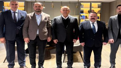 Soldan sağa Görme Engelliler Spor Federasyonu Başkanı Ayhan Yıldırım, TFF Engelliler Koordinasyon Kurulu Başkanı Kerim Vural, Antalya Milletvekili Mevlüt Çavuşoğlu ve İşitme Engelliler Spor Federasyonu Başkanı Dursun Gözel yan yana poz veriyor.