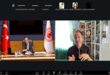 Türkiye Büyük Millet Meclisi Engellilerin Sorunlarının Araştırılması Komisyonu Başkanı Mehmet Kasapoğlu ve Engelsizkariyer.com adına söz alan Mehmet Kızıltaş görselde yer almaktadır.