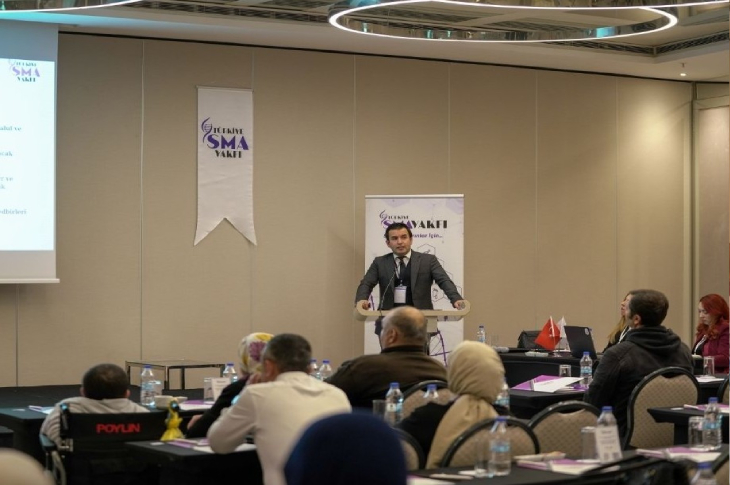 Türkiye SMA Vakfı Hukuk Müşaviri Av. Dr. Ahmet Haşim Alagüney, konuşma yapıyor.