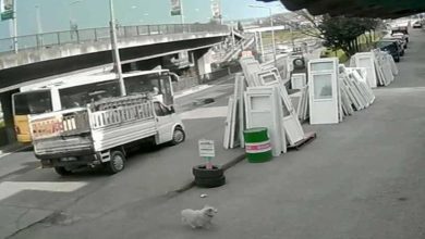 Trafik kazası anının kamera görüntüsü.