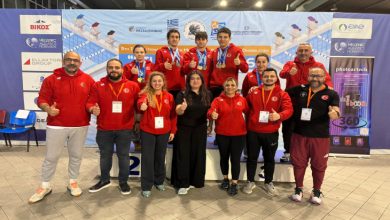 Özel Sporcular Para Yüzme Milli Takımımız ile teknik kadro kazanılan madalyalarla poz veriyor.