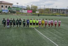 TSK Rehabilitasyon Merkezi Engelli Spor Kulübü, Sakarya Bedensel Engelliler Spor Kulübü oyuncuları ve hakemler, sahada seremonide bulunuyor.