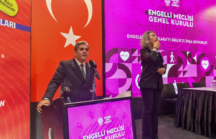 Görselde, Ankara Kent Konseyi Engelliler Meclisi Başkanı Yıldıray Çınar yer almaktadır.