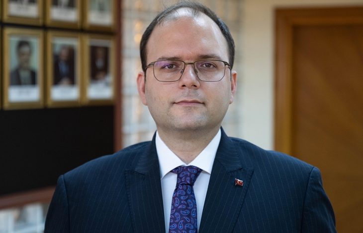 Görselde, İstanbul İl Sağlık Müdürü Doç. Dr. Abdullah Emre Güner yer alıyor.