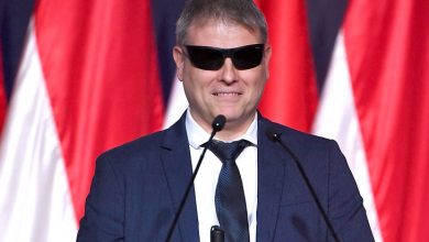 Görselde, Macaristan Sosyal ve Aile İşleri Bakanı Vilmos Kátai-Németh kürsüde konuşma yapıyor.