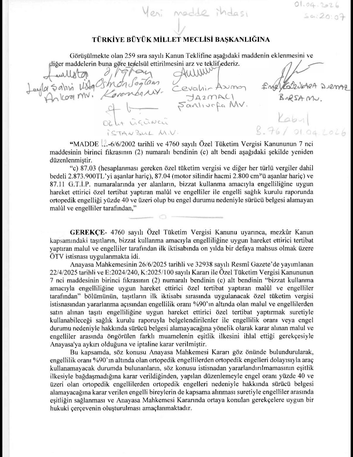 Bir resmi belge görülüyor. Başlıkta “Türkiye Büyük Millet Meclisi Başkanlığına” ifadesi yer alıyor. Metin, bir kanun teklifine yeni madde eklenmesine ilişkin düzenlemeyi ve gerekçesini içeriyor. Belgede el yazısıyla atılmış imzalar ve notlar bulunuyor; üst kısımda tarih ve “kabul” ibaresi dikkat çekiyor.