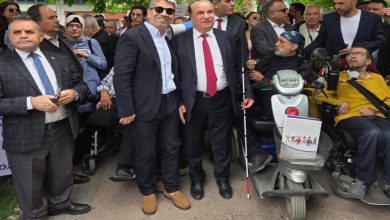 Türkiye Sakatlar Konfederasyonu Başkanı Yusuf Çelebi, STK temsilcileri ve engelliler bir arada.
