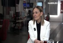 AK Parti Erzurum Milletvekili ve Dünya Kadın Parlamenterler Birliği Başkan Yardımcısı Avukat Fatma Öncü, yayın stüdyosunda bulunuyor.
