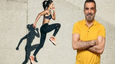 Görselde, spor kıyafetleriyle koşu yapan bir kadın ile yanında sarı tişörtlü bir erkek yer alıyor. Açık havada fiziksel aktivitenin önemine vurgu yapan görsel, yaz aylarında egzersiz ve sağlıklı yaşam temasını öne çıkarıyor.
