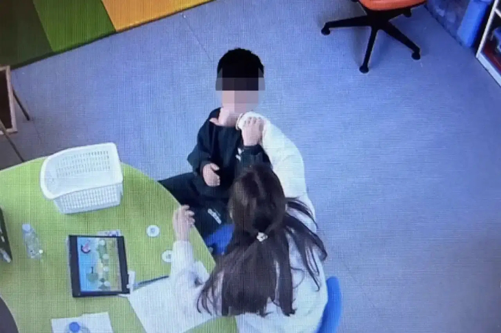 Mersin’de Otizmli Çocuğa Şiddet: Tutuklu Öğretmenin İlk Duruşması Bugün